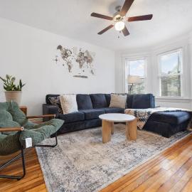Spacious & Stylish 2BR Apartment Near Manhattan, Hotel in Jersey City