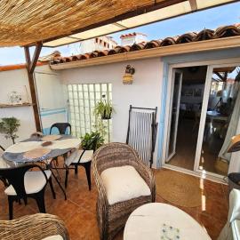 Joli cocon sous les toits au cœur de Vence et sa charmante terrasse tropezienne, Hotel in Vence