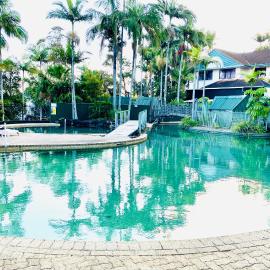 Bright 2BR Retreat Pool View 12 Mins Airport