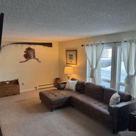 Cheerful 4 bedroom home with HOT TUB close to Airport、アンカレッジのホテル