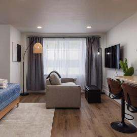 Stylish Downtown Studio - Free Parking plus Kitchen