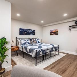King Bed Studio-Downtown Getaway