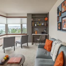 Artsy 1 Bedroom Condo with the Views to the Inlet, hotel em Anchorage