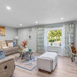 Spacious Family 5BR Cape Retreat FirepitDeckOutdoorShower, hotel em Yarmouth