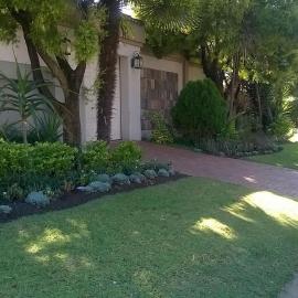 East Cottage, hotel in Boksburg