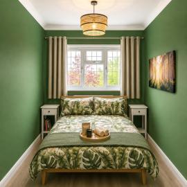 Home from Home - Shared Facilities - First Floor Room - Green Room - M25 A127 London 30 Mins Train