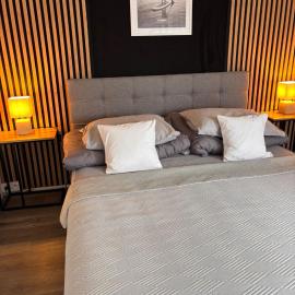 rishko resort - Lake View - free Parking - 24hr Self chceck-in - Serviced Apartment Premium by Hotelstars Union, מלון בHolčíkovce