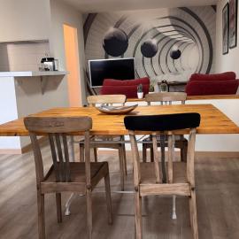 ENTRe AUBRAC ET VIADUC DE MILLAU, hotel a Laissac