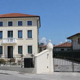 Villa Ander, Hotel in Colà di Lazise