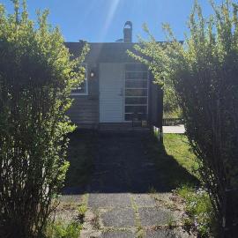 Cozy and quiet home with outdoor space, hotel a Kolsås