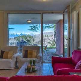 Casa Dosso retreat to the Lessinia Parc Garden & Stunning view, hotel a Corbiolo