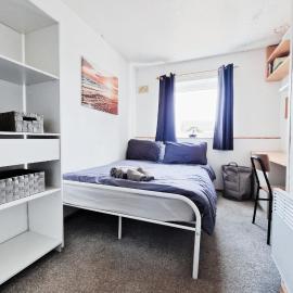 Comfy 3BR Flat on Quiet Street in Wollaton
