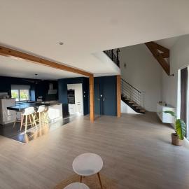 Magnifique grange rénovée à Lioujas, hotel u gradu La Loubière