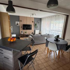 APPARTEMENT 4 PERSONNES A 500M DES TELECABINES, hotell i Briançon