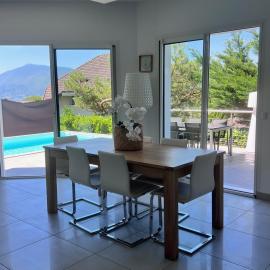 Villa avec piscine à 5 minutes du lac