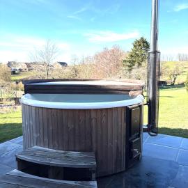 Stone Barn Menil Sauna & Nordic Bath in Ardennes: Hotton şehrinde bir otel