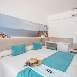 Hostal Es Pi - Emar Hotels
