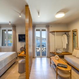 Cavaliere Seafront House - Theseus