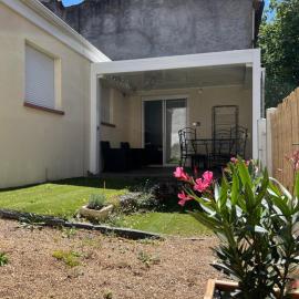 Maison neuve avec jardin, pergola, wifi, Clim pour 4 personnes, khách sạn ở Soual