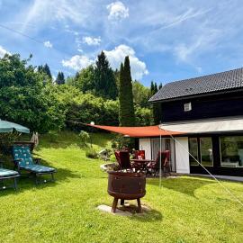 Ferienhaus Zeitlos: Faak am See şehrinde bir otel
