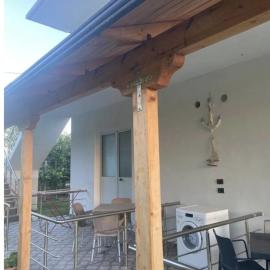 Guesthouse Oasis, hotel a Baks-Rrjoll