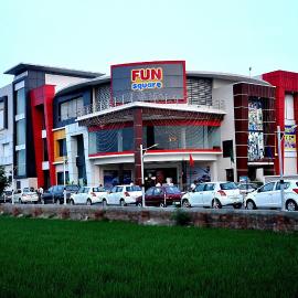 Fun Square Hotel, hotel v destinaci Sangrūr