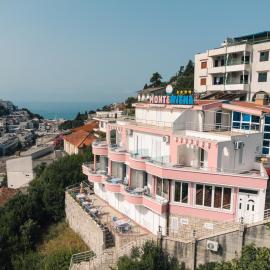 Wiena Apartments，烏爾齊尼的飯店