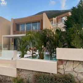 Villa RRE Green Coast, hotel in Palasë