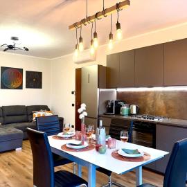 Gardaland & Lake Apt with parking space