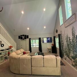 Cabin- Hot Tub- 20 Acres- coffee bar -2 miles to Sugar ski resort
