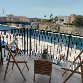 Castello Aragonese Rooms, hotel a Taranto