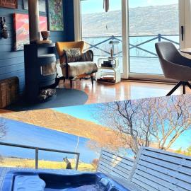 Lakefront cottage with jacuzzi, hotel in Borgarnes