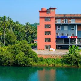 Mukkam에 위치한 호텔 RIVULET River Side Budget Business Class Hotel