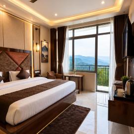 Viesnīca Hotel Himalayan Heaven - A Most Luxury & Best Mountain View Hotel In Mussoorie By lilly pilsētā Massūrī