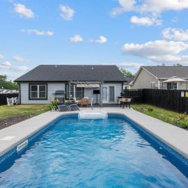 Cozy and luxurious Home with Pool 3BR 2BT, hotel v mestu Greenville