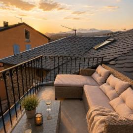 Casa restaurada 8 pax, BBQ Chillout , 2 terrazas، فندق في ساياغوز