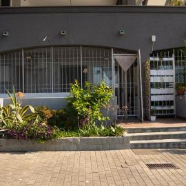 800m to the Beach, Private Parking - Sunny Apartment