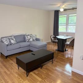 Convenient Stays-with Free Parking, Heat&AC Apt 7, hotel in Manchester