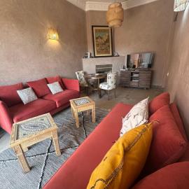 Cozy apartment in Marrakech - Pool Golf Tennis, hotel u gradu El Rhechat