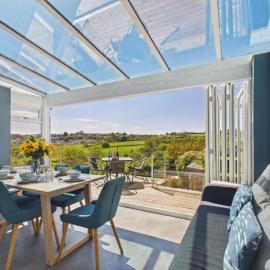 Stone's Throw - 3 Bed Holiday Home - Saundersfoot, hotel in Saundersfoot