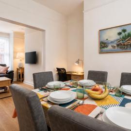 High-Standard 3BR Home, Free Parking, Sleeps 5