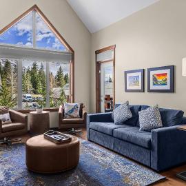 The Raven Suite at Stoneridge Mountain Resort, hotel v mestu Canmore