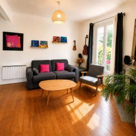 Charmant appartement familial avec jardin, Hotel in Sèvres
