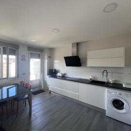 Villa Luz TERRAZA-SOLARIUM DE 100 m2, BARBACOA Y PISCINA, hotel em Madrigueras