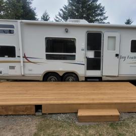 RV with Rocky Mountains View, hotel u gradu 'McBride'