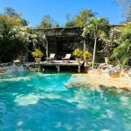Luxury Jungle villa with cenote pool near Tulum, hotel di Francisco Uh May