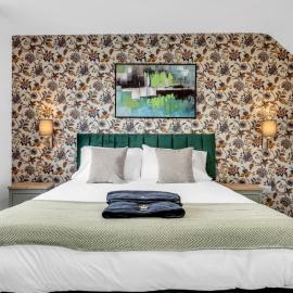 Long term booking perks,Luxury house,Pool table,Table tennis,Zip link beds,6 Car drive,Projector, hotel in Middleton