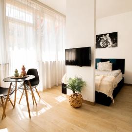 PiotrApartments - Central Warsaw Wilcza - Luxury Apartment - Prime Location