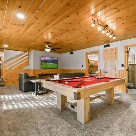 Smoky Mountain Retreat | Views | Hot Tub | Games, hotel em Sevierville