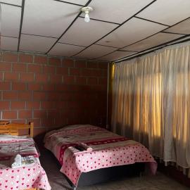 Hotel Bola Roja, хотел в Salamina